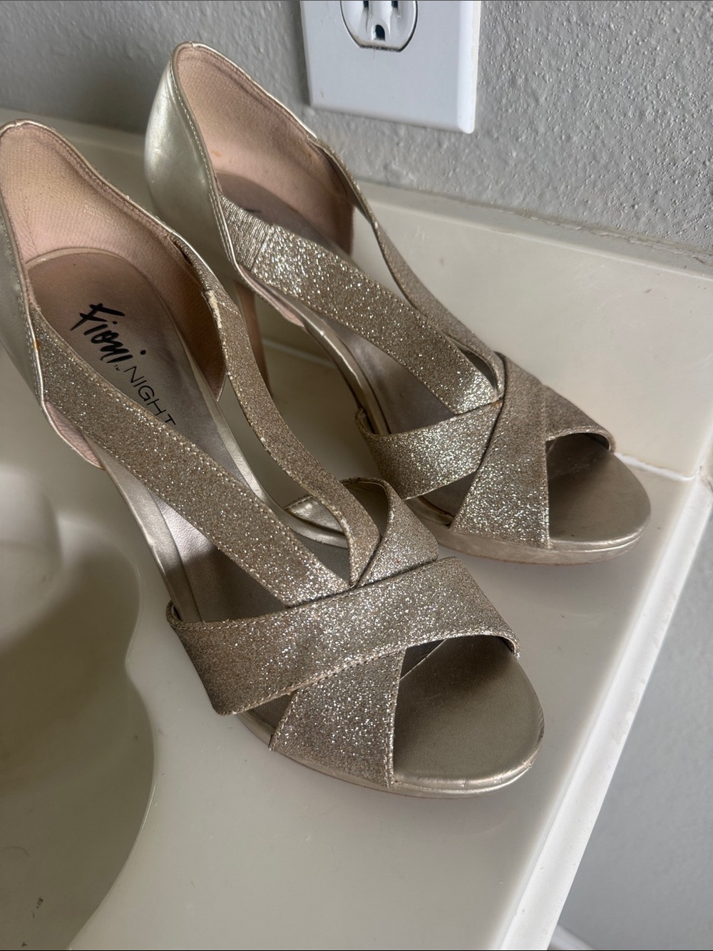 FIONI Clothing Women's Glitter Crisscross Peep-Toe Heels in Gold